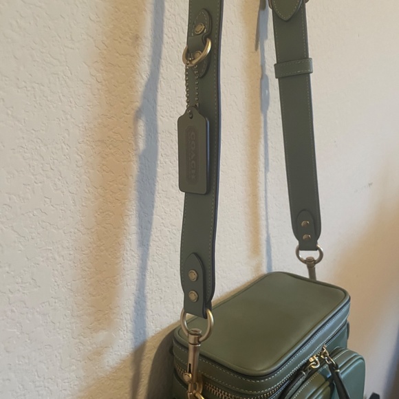 RARE coach utility 18 bag turn lock crossbody green - Picture 7 of 11